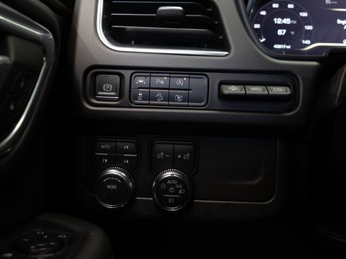 Used 2024 GMC Yukon AT4 w/ Technology Package AWD/4WD image 27