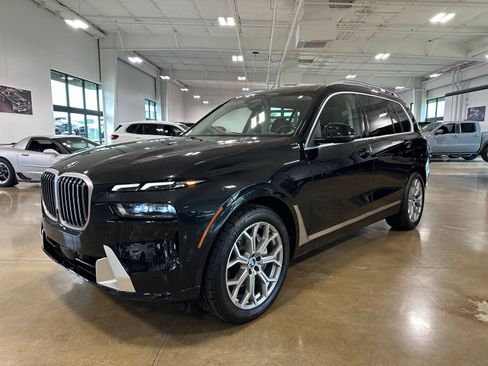 Used 2023 BMW X7 xDrive40i AWD/4WD image 3