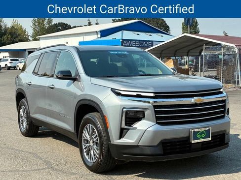 Used 2026 Chevrolet Traverse LT AWD/4WD image 3