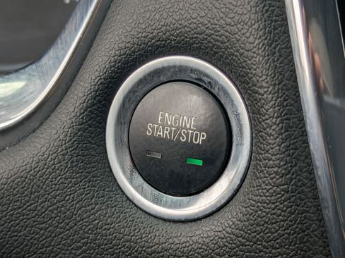 Used 2023 Chevrolet Traverse LT image 31