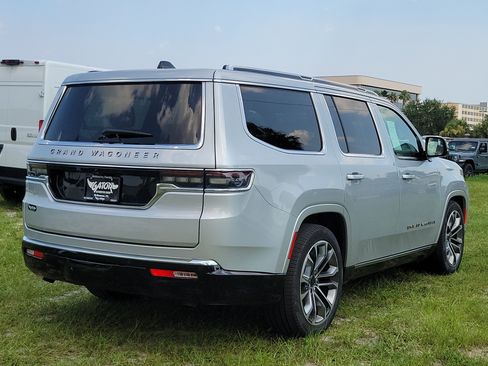 Used 2025 Jeep Grand Wagoneer Series III w/ Rear Seat Video Group 1 AWD/4WD image 4