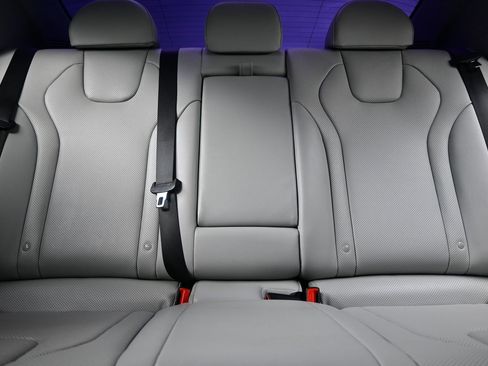 Certified 2025 Hyundai Elantra Limited FWD image 16