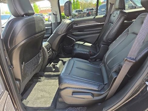 Used 2023 Jeep Grand Cherokee L Limited AWD/4WD image 46