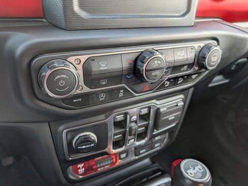 Used 2018 Jeep Wrangler Unlimited Rubicon w/ Dual Top Group image 16