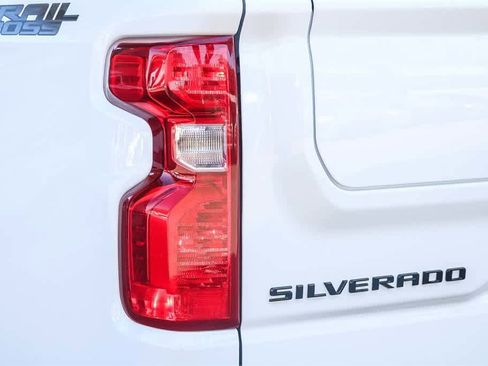 Used 2025 Chevrolet Silverado 1500 Custom Trail Boss w/ Dark Appearance Package image 9