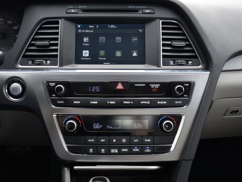 Used 2017 Hyundai Sonata SE image 32