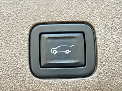 Used 2021 GMC Yukon Denali w/ Denali Ultimate Package AWD/4WD image 35