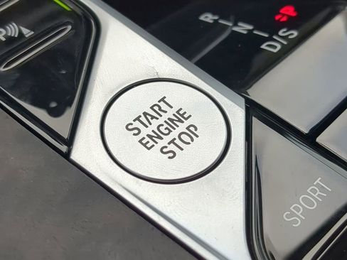 Used 2025 BMW X7 xDrive40i w/ Premium Package image 29