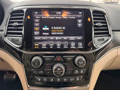 Used 2021 Jeep Grand Cherokee Limited w/ Luxury Group II AWD/4WD image 18