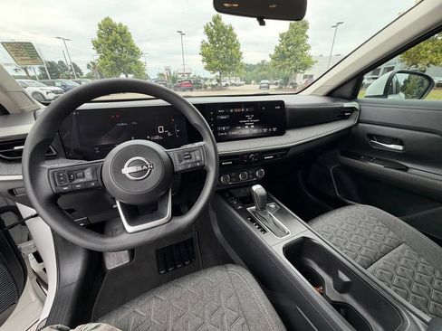 Certified 2025 Nissan Kicks SV w/ Illumination Package FWD image 18