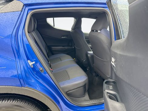 Used 2021 Toyota C-HR XLE FWD image 17