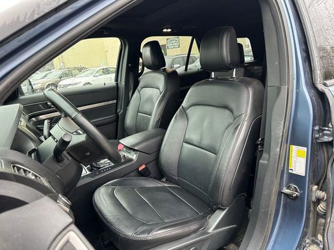 Used 2018 Ford Explorer XLT w/ Equipment Group 202A AWD/4WD image 19