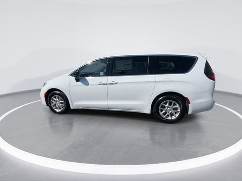 New 2026 Chrysler Pacifica Select image 5