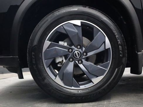 Used 2025 Nissan Rogue SV w/ SV Premium Package image 8