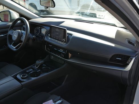 Certified 2022 Nissan Rogue SV image 21