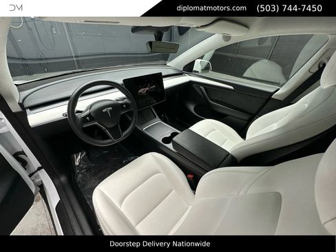 Used 2023 Tesla Model Y Long Range image 16