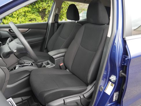 Used 2019 Nissan Rogue Sport S image 28