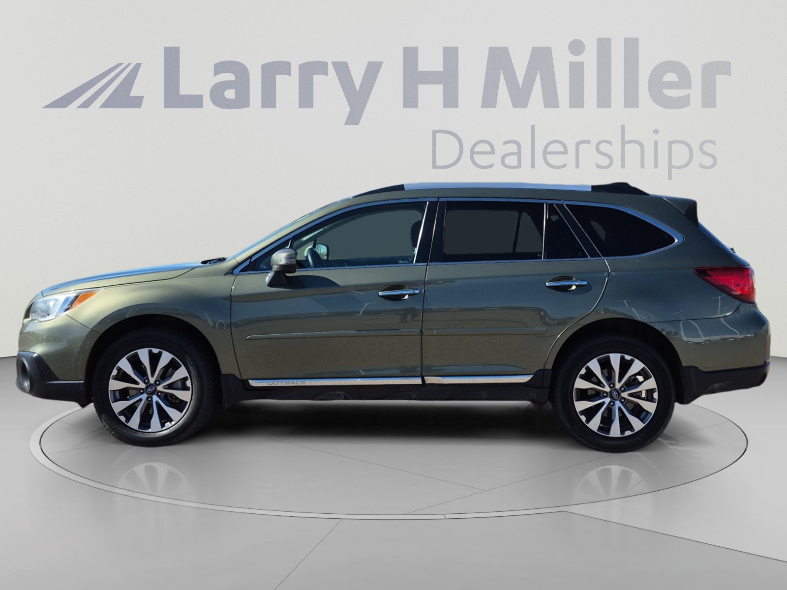Used 2017 Subaru Outback 3.6R Touring w/ Popular Package #5A AWD/4WD image 2
