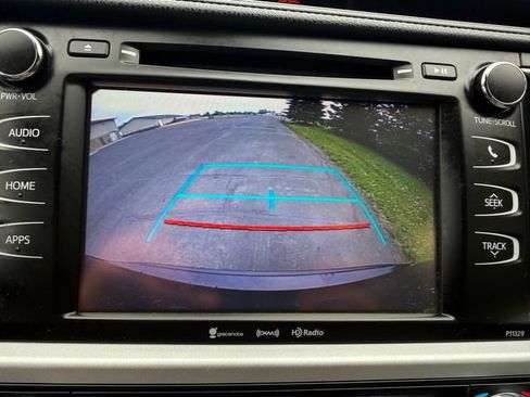 Used 2018 Toyota Highlander Plus AWD/4WD image 10