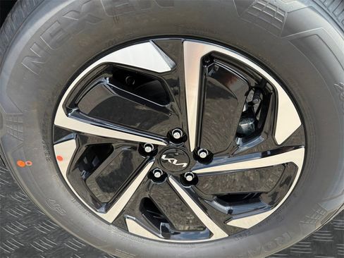 New 2025 Kia Sportage LX image 20