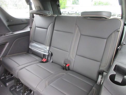 New 2026 GMC Yukon Elevation w/ Elevation Premium Package AWD/4WD image 13