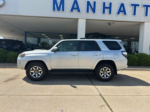 Used 2019 Toyota 4Runner TRD Off-Road Premium AWD/4WD image 4