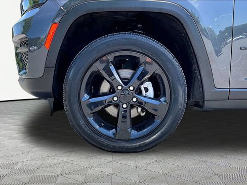 Used 2023 Jeep Grand Cherokee Altitude AWD/4WD image 24