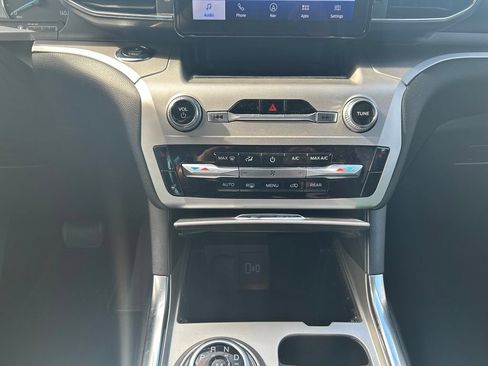 Used 2021 Ford Explorer XLT w/ Equipment Group 202A AWD/4WD image 18