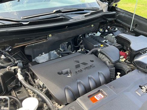 Used 2019 Mitsubishi Outlander SEL AWD/4WD image 11