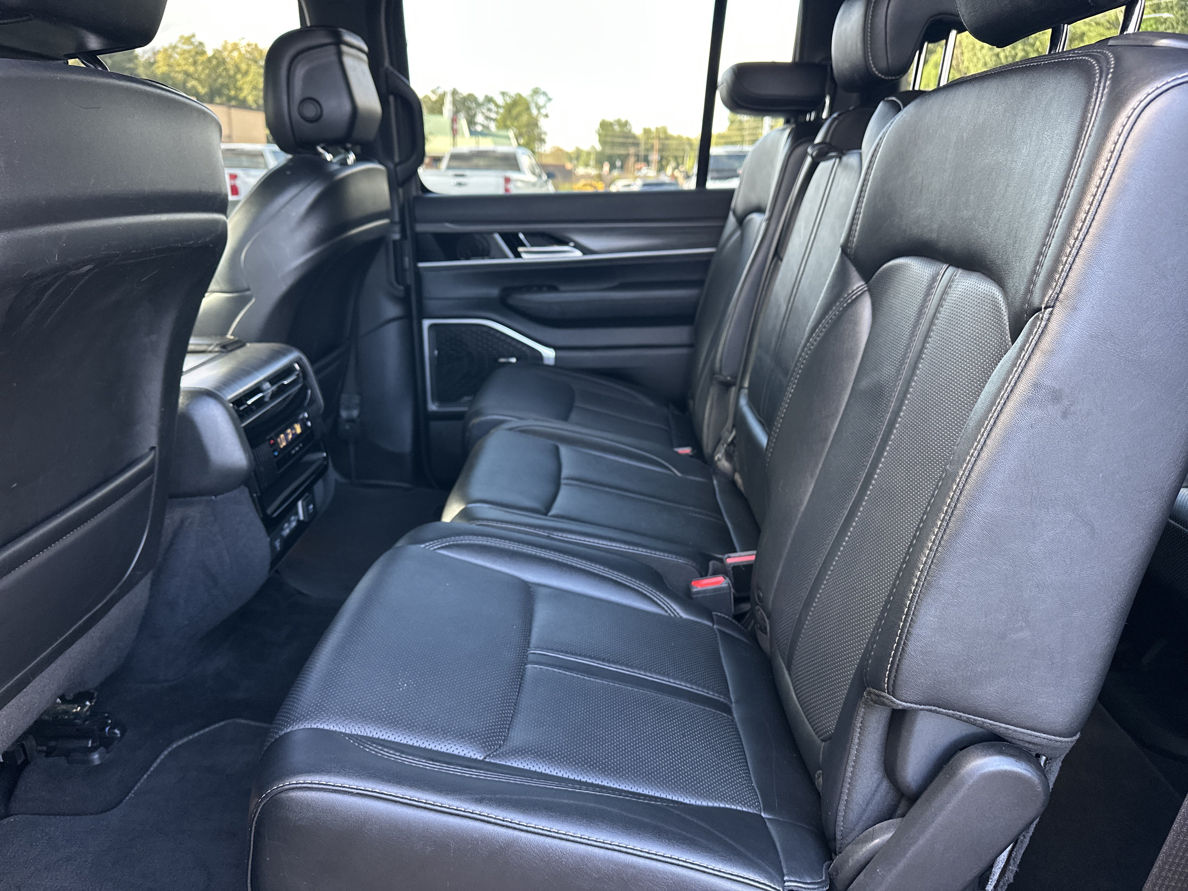 Used 2024 Jeep Wagoneer Series II RWD image 21