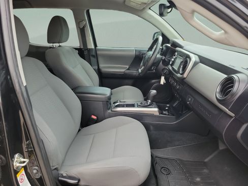 Used 2019 Toyota Tacoma SR5 AWD/4WD image 32