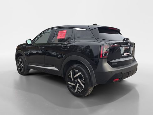 Certified 2025 Nissan Kicks SV image 3