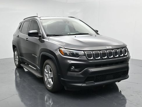 Used 2022 Jeep Compass Latitude FWD image 2