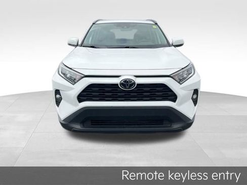 Used 2020 Toyota RAV4 XLE w/ Convenience Package image 2
