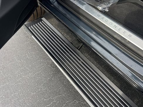 Used 2024 Jeep Grand Wagoneer Series III image 5