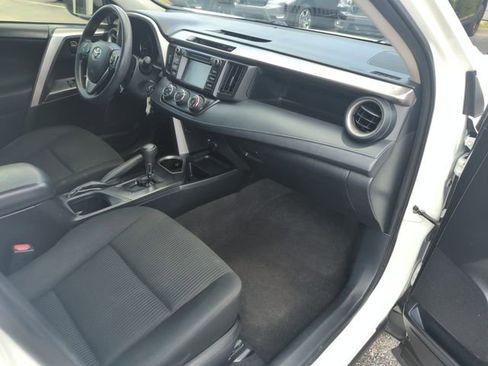 Used 2017 Toyota RAV4 LE FWD image 33