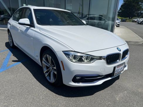 Used 2018 BMW 330i Sedan w/ Convenience Package RWD image 2