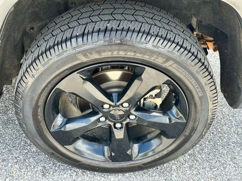 Used 2023 Jeep Grand Cherokee Limited w/ Black Appearance Package image 22