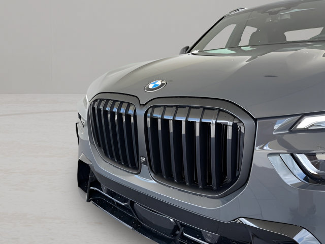 Certified 2026 BMW X7 xDrive40i w/ M Sport Package AWD/4WD image 2