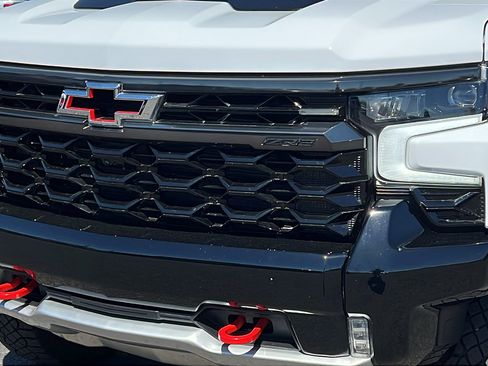 Used 2024 Chevrolet Silverado 1500 ZR2 w/ Technology Package AWD/4WD image 9
