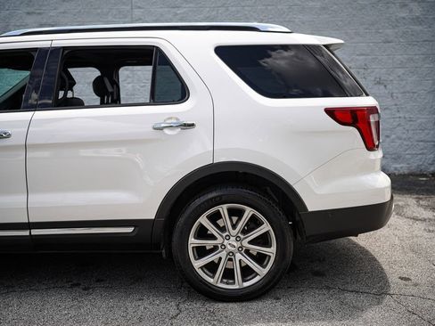 Used 2017 Ford Explorer Limited w/ Equipment Group 301A AWD/4WD image 12
