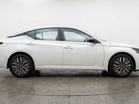 Used 2025 Nissan Altima 2.5 SV image 11