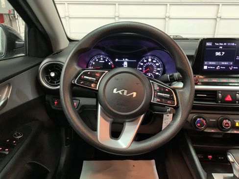 Used 2023 Kia Forte LXS image 17