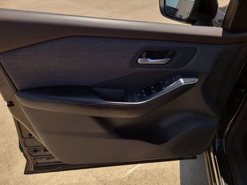 Certified 2021 Nissan Rogue SV FWD image 18