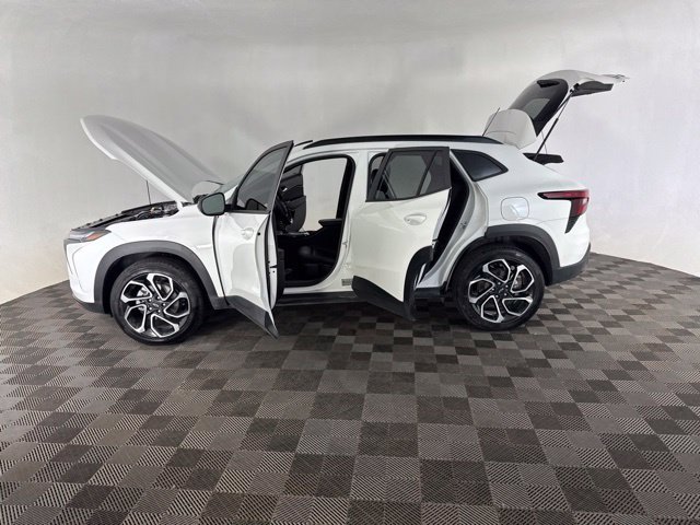 Used 2025 Chevrolet Trax RS w/ Driver Confidence Package FWD image 11