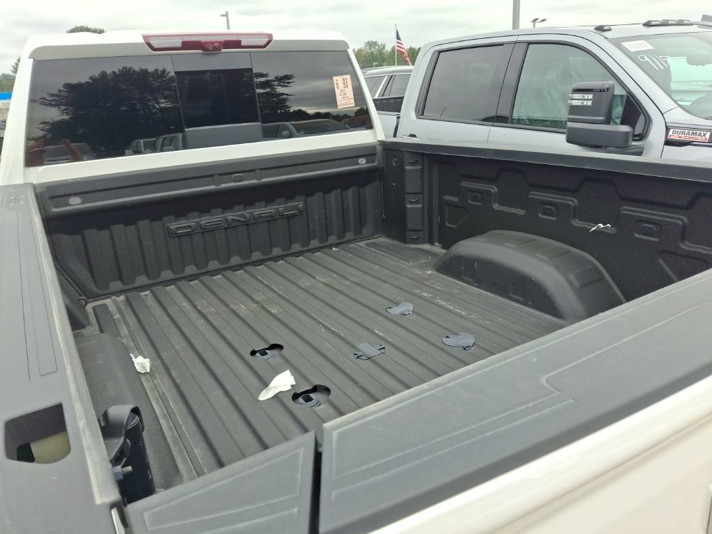 Used 2024 GMC Sierra 3500 Denali w/ Technology Package AWD/4WD image 9