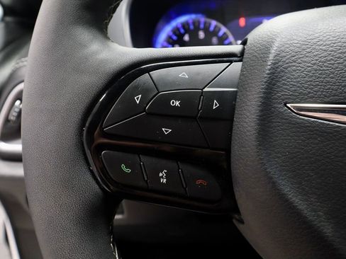 Used 2025 Chrysler Pacifica Limited FWD image 30