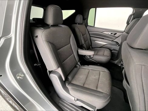 Used 2024 Chevrolet Traverse LT FWD image 32