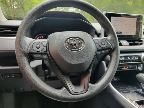 Used 2025 Toyota RAV4 XLE FWD image 24