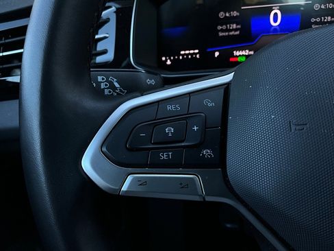 Used 2025 Volkswagen Jetta SE image 34